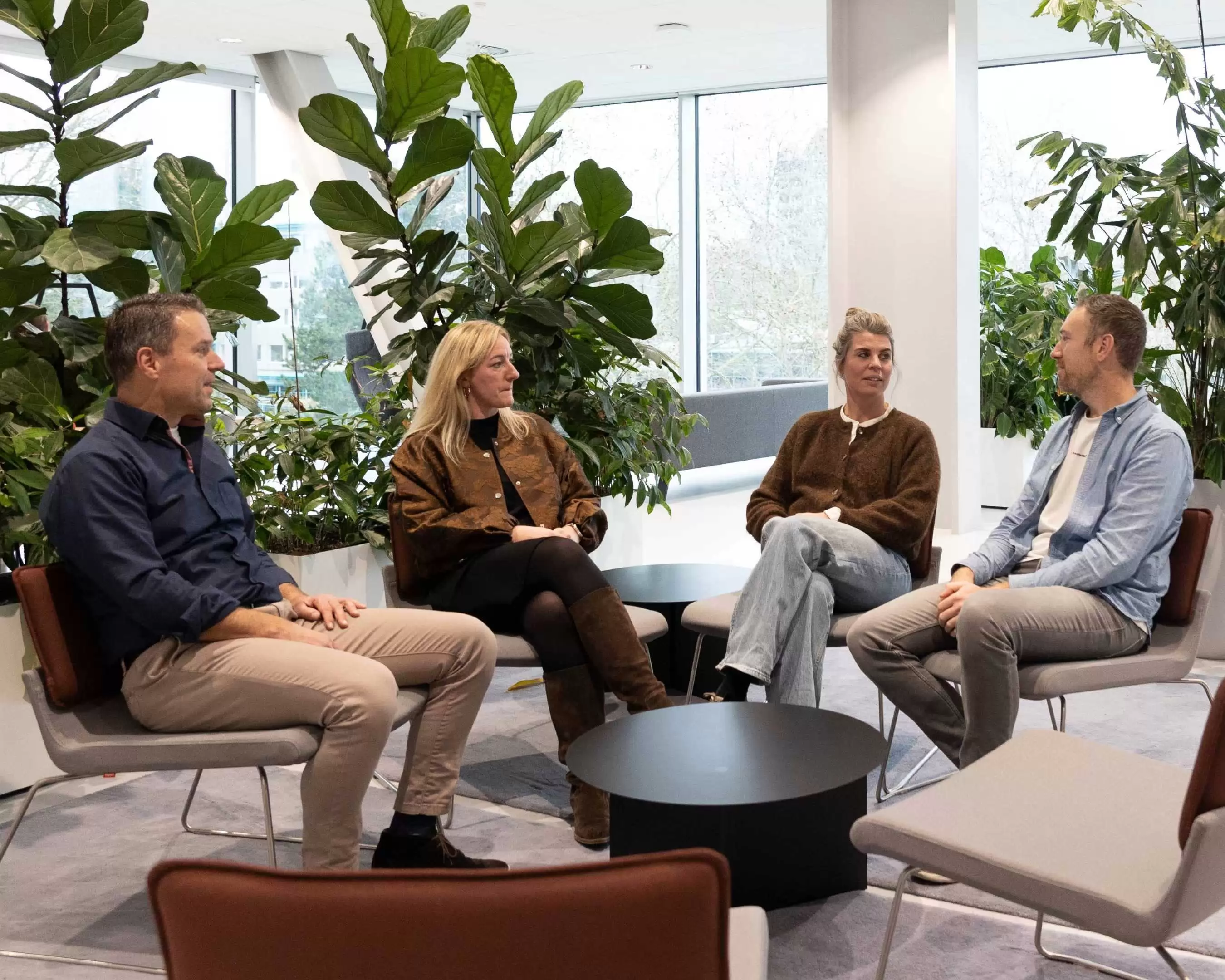 Studenten met elkaar in gesprek