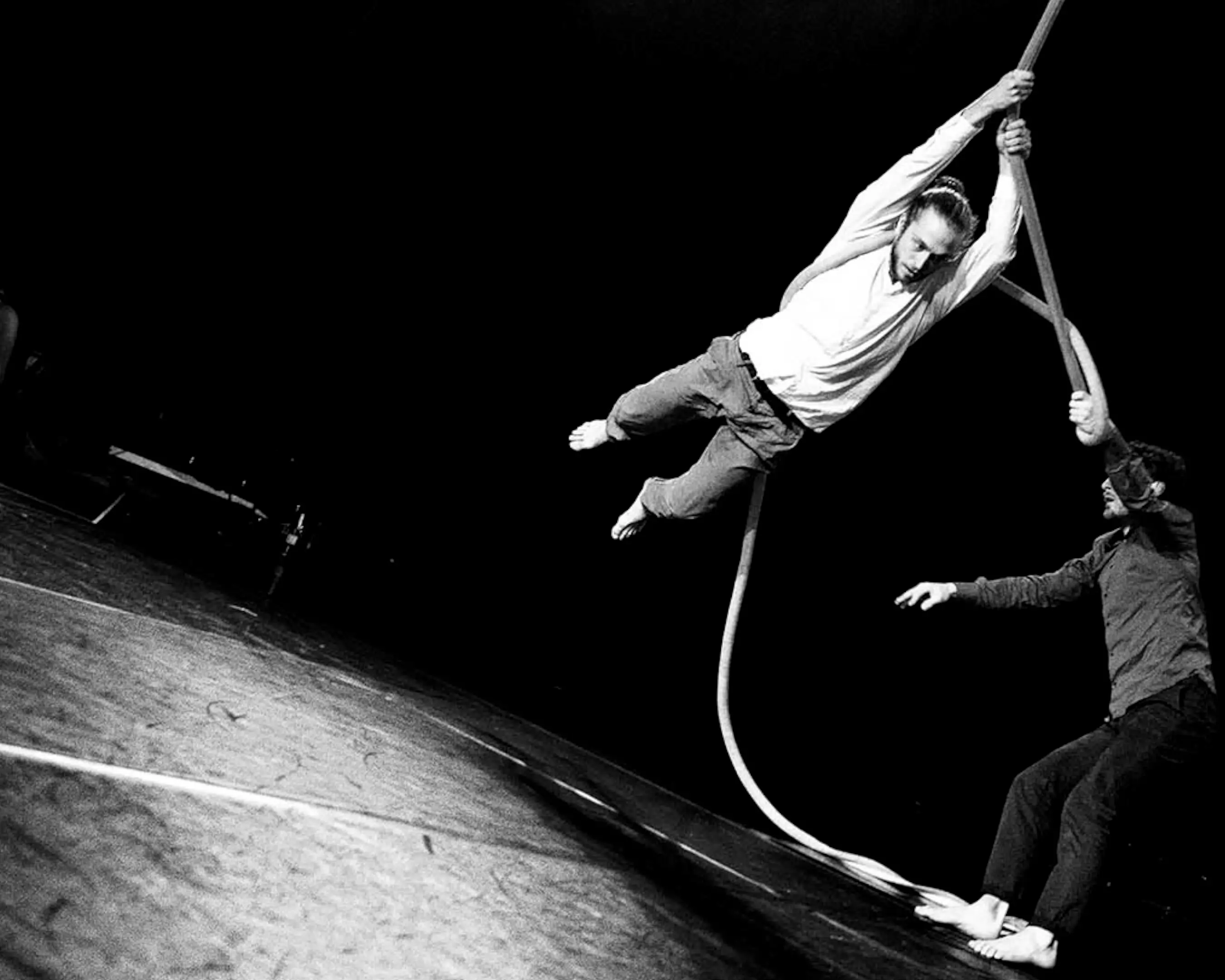 Two student from the HBO programme Circus and Performance Art performs with aerial ropes
