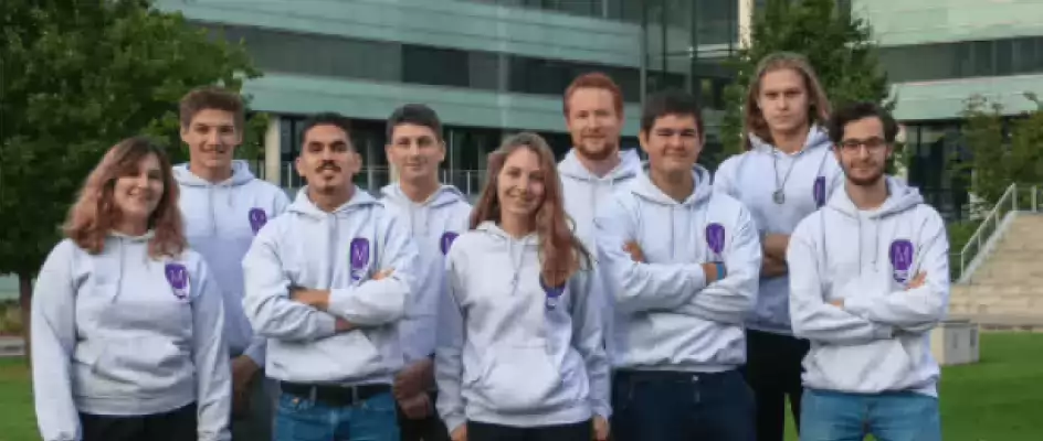 Students working on projects in Makersplayce