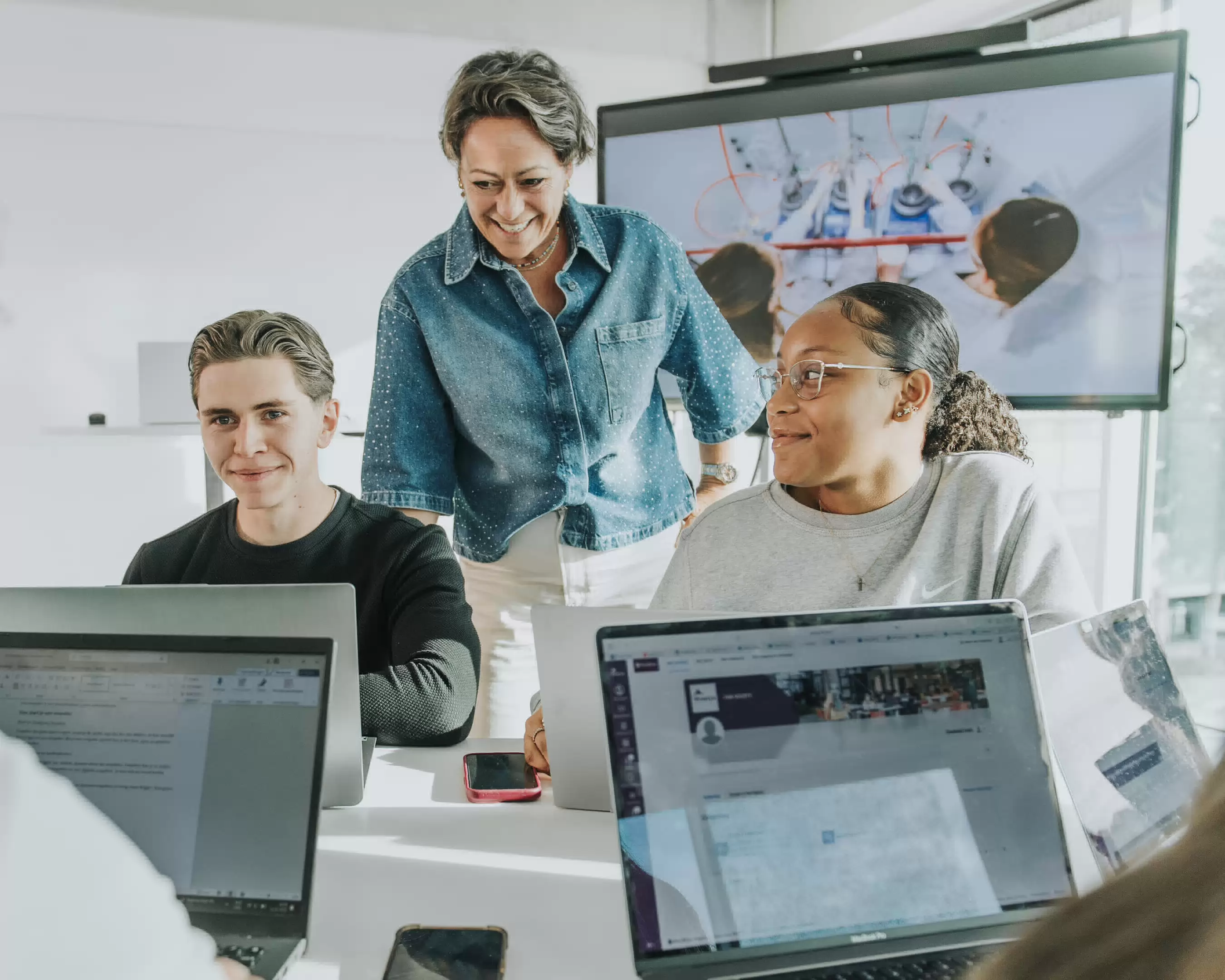Fontys Commerciële Economie studenten in de les