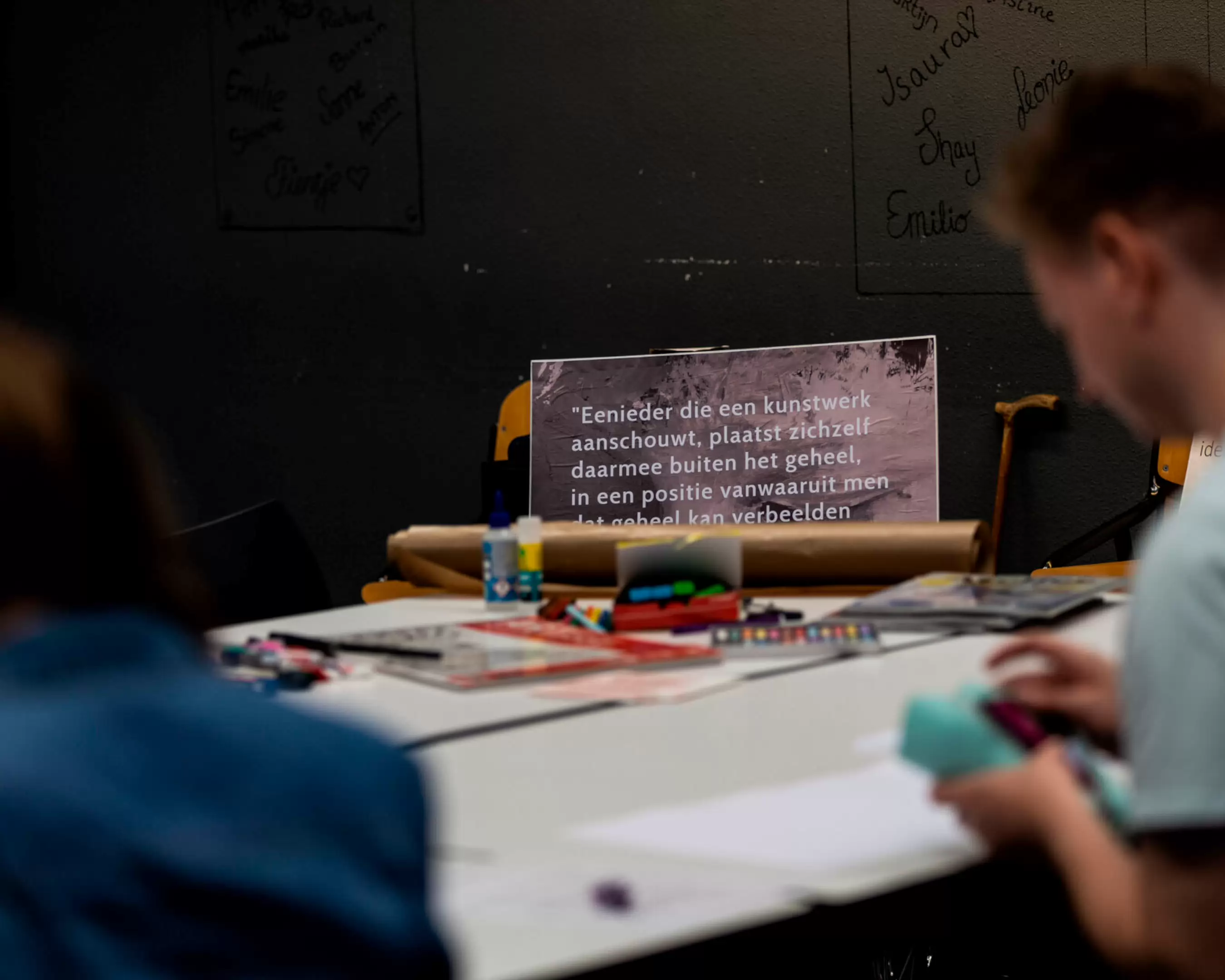student werkt aan een opdracht