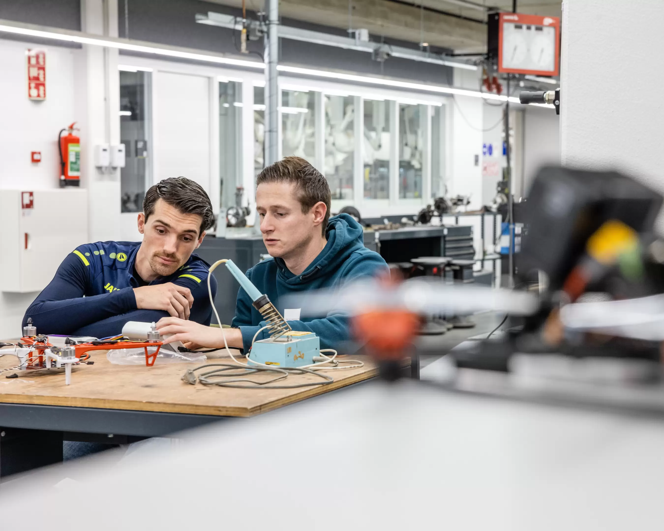 studenten techniek aan het werk 