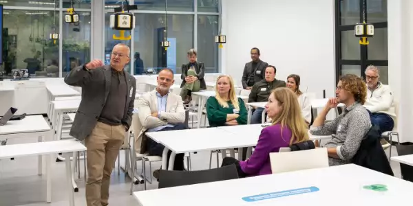 Lector Jean Louis Steevensz (links) tijdens ASQ Fontys 2024