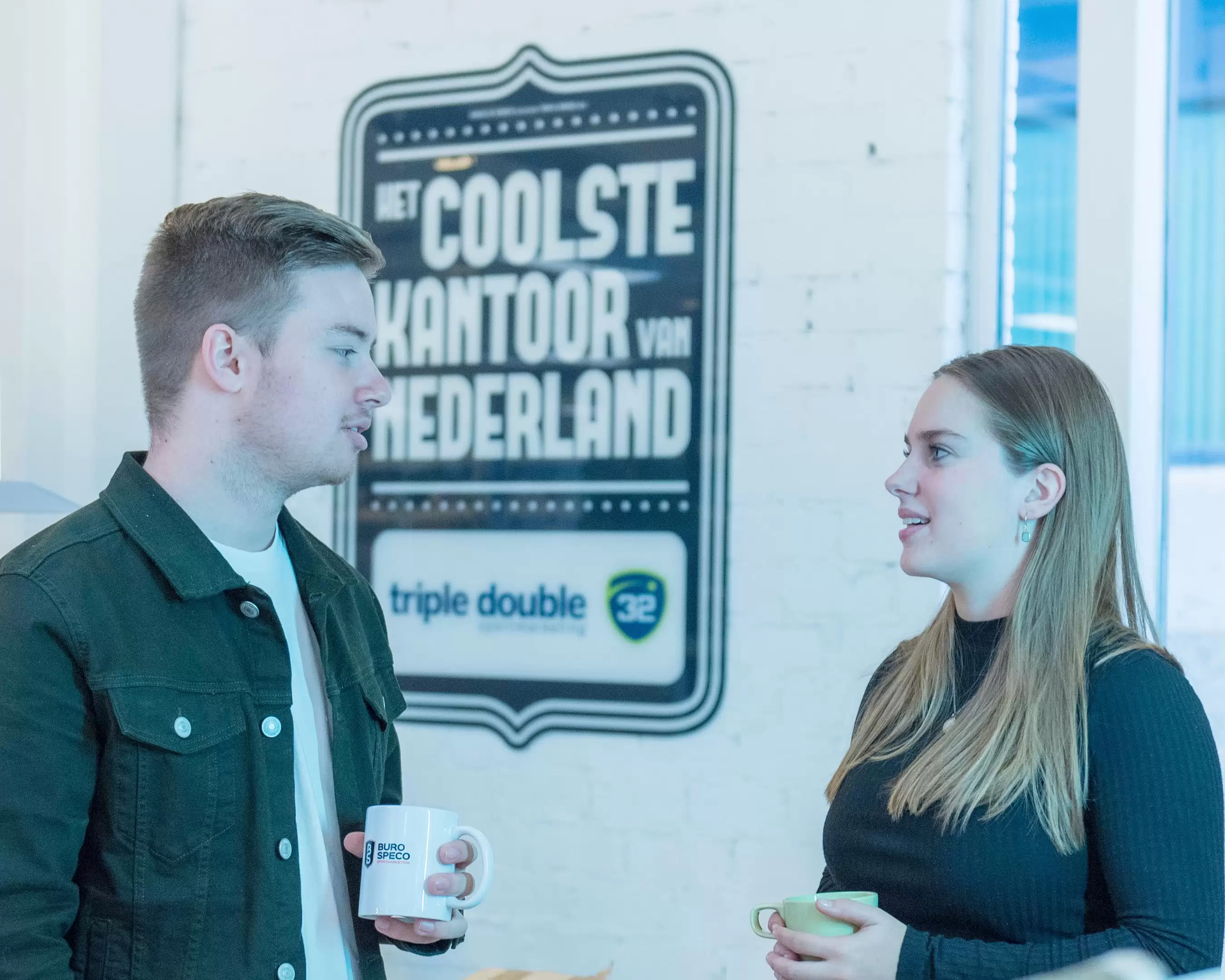 Studenten van opleiding SPECO Sportmarketing  zijn aan het praten