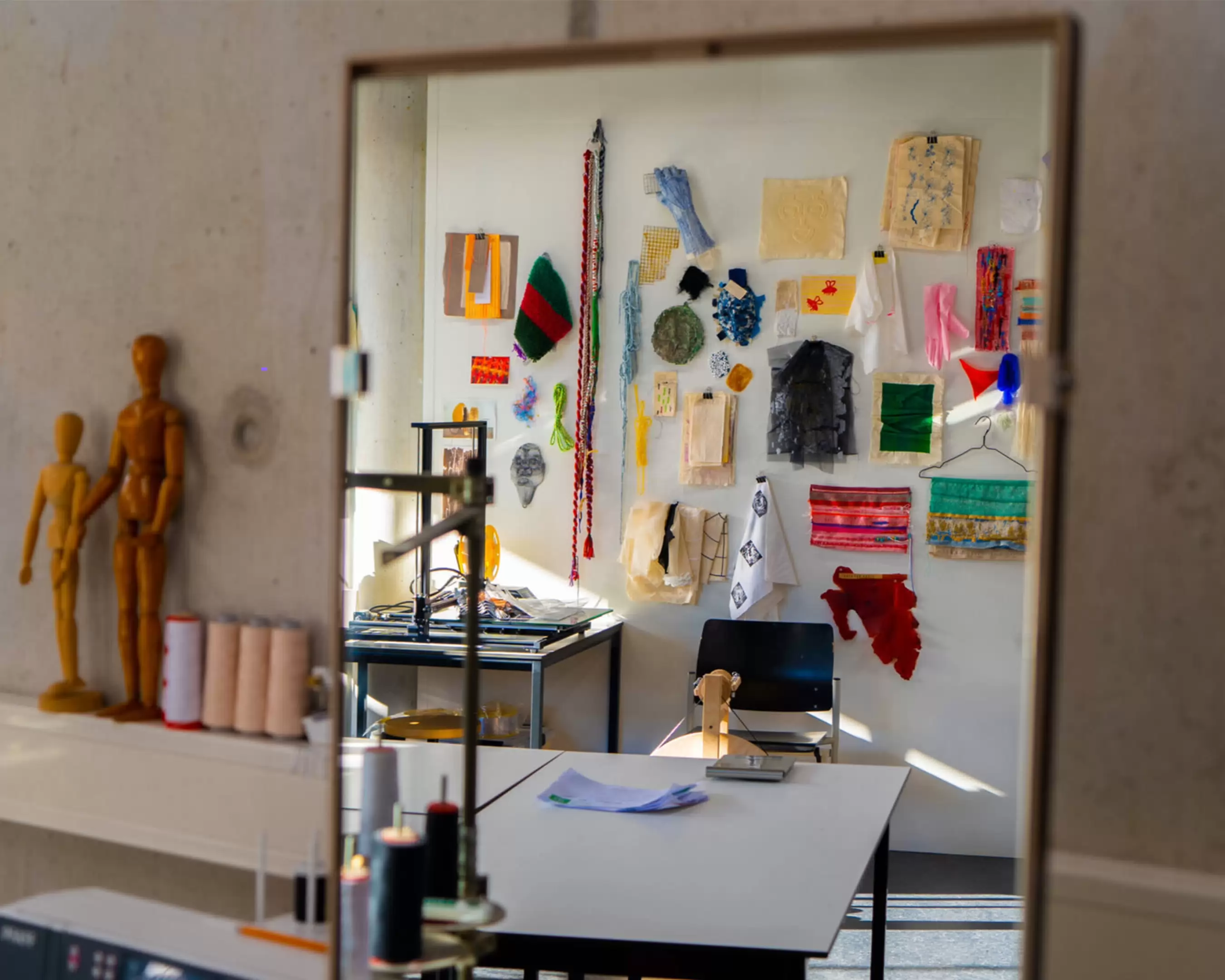 Foto van de textielwerkplaats