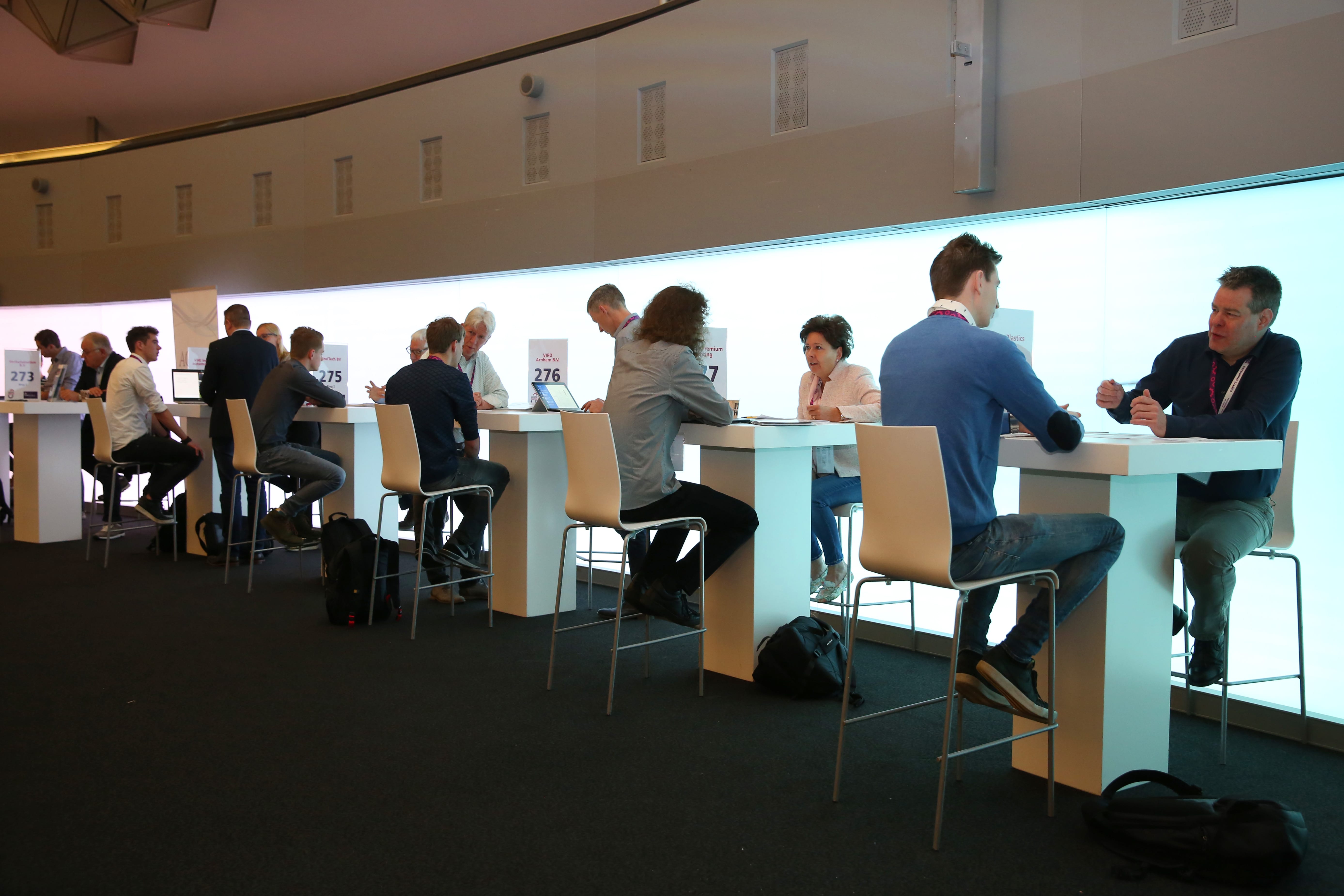 Speeddates during the Meet & Match in 'het Evoluon'