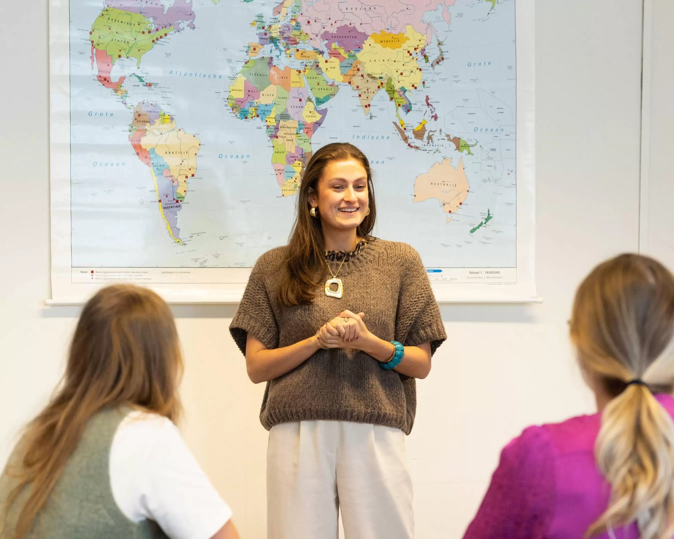 Studenten Leraar Aardrijkskunde in overleg
