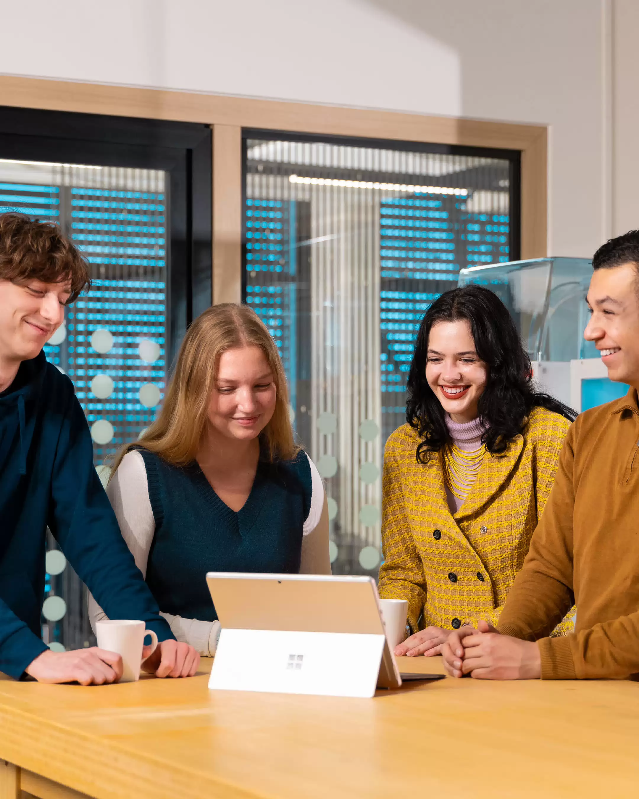 Studenten Master AI-Translator samen aan het werk