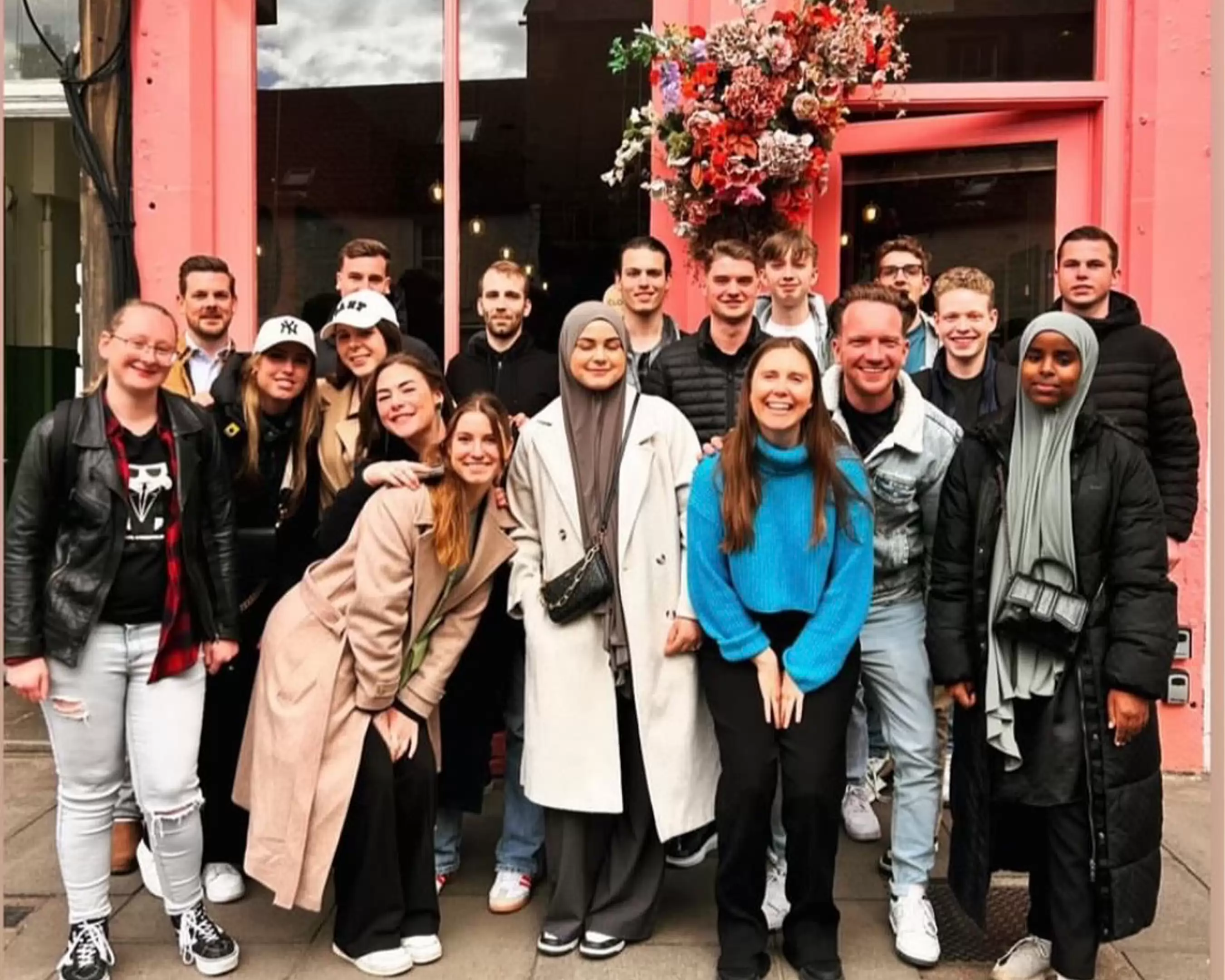 Fontys Bedrijfskunde studenten in overleg