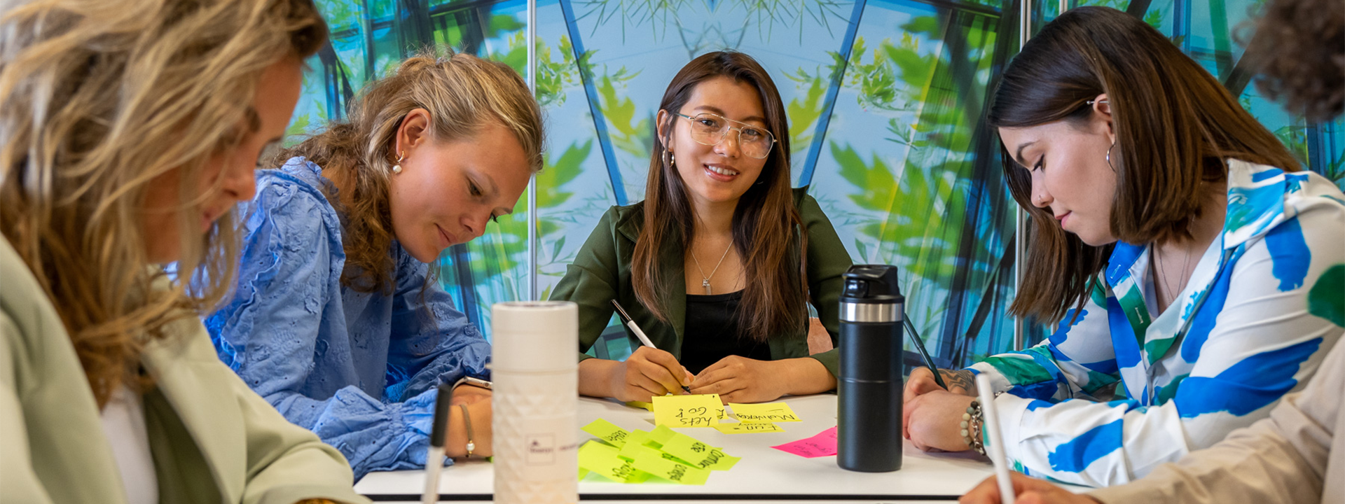 Studenten van de minor Circulaire Economie brainstormen over hun ideeën