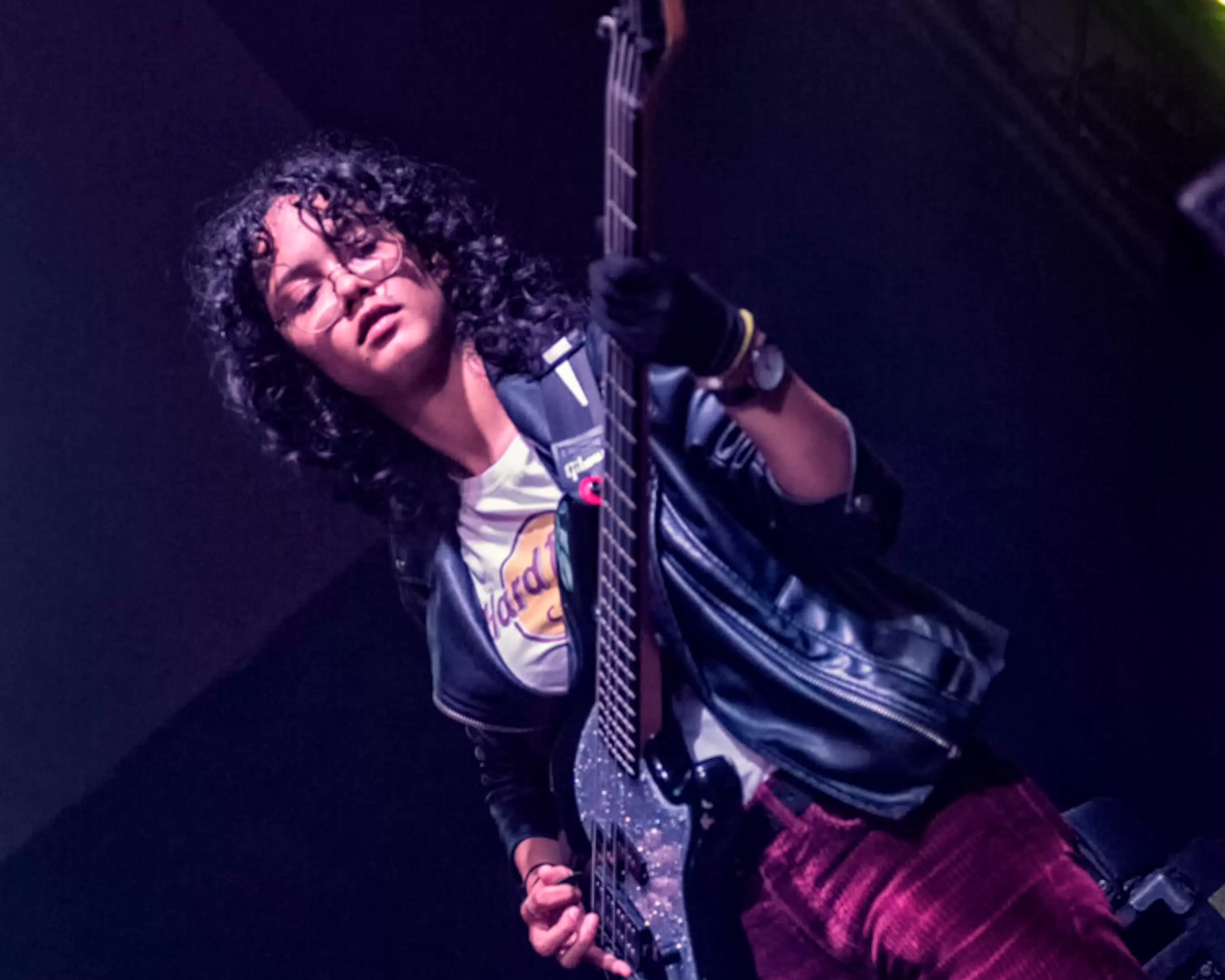 sfeerafbeelding van student die op het pdium speelt