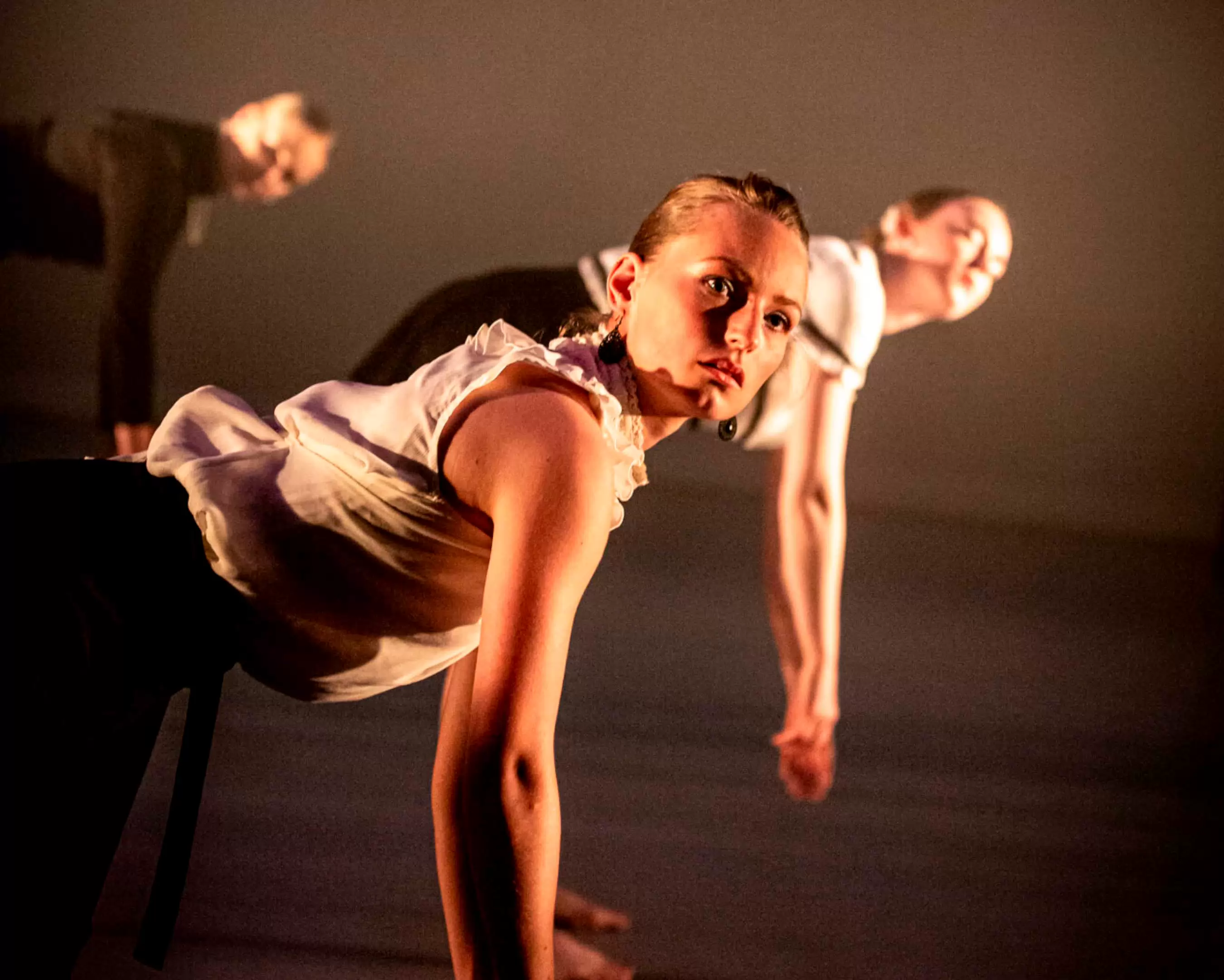 Student docent dans te zien in een dansuitvoering