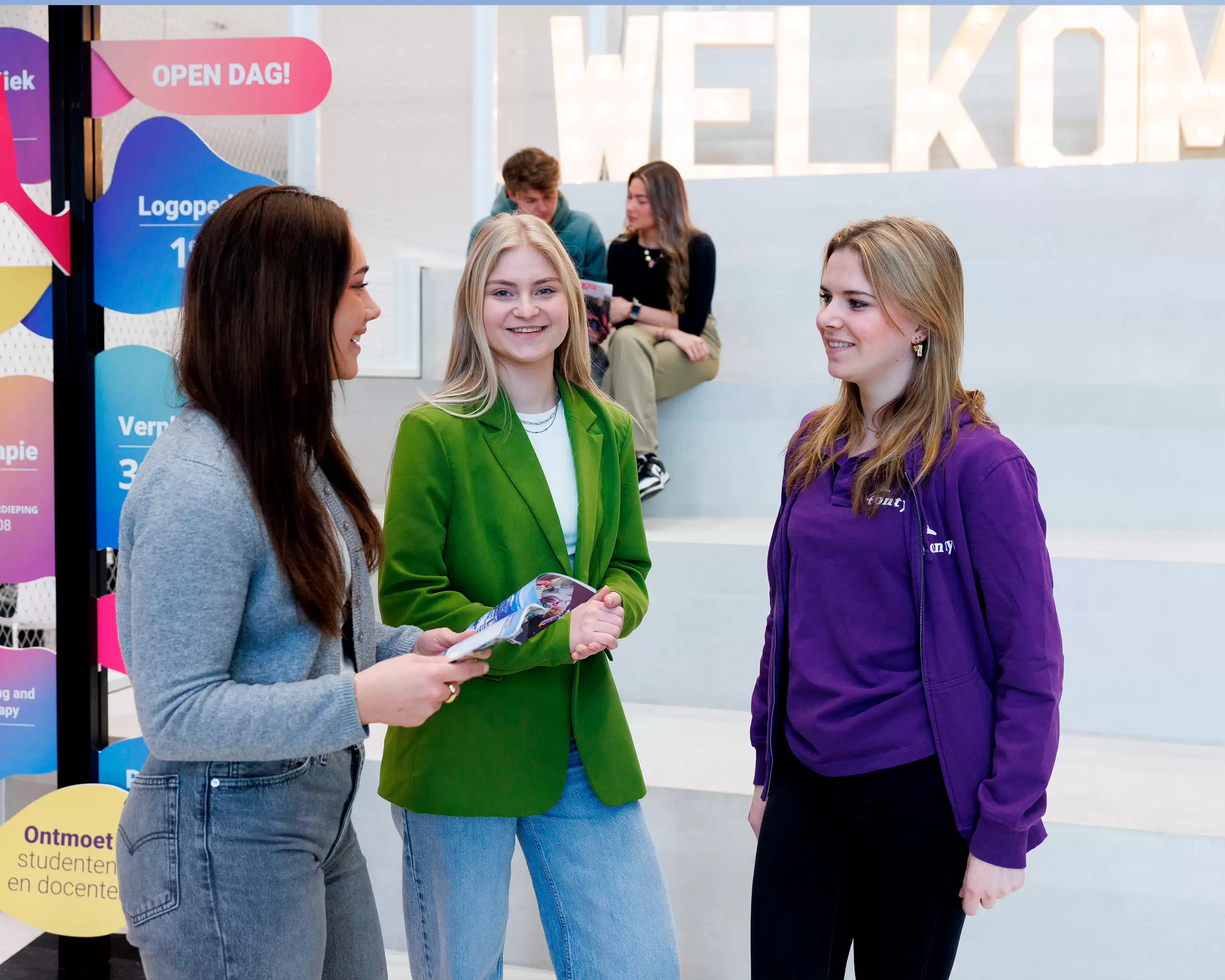 jongeren op een open dag