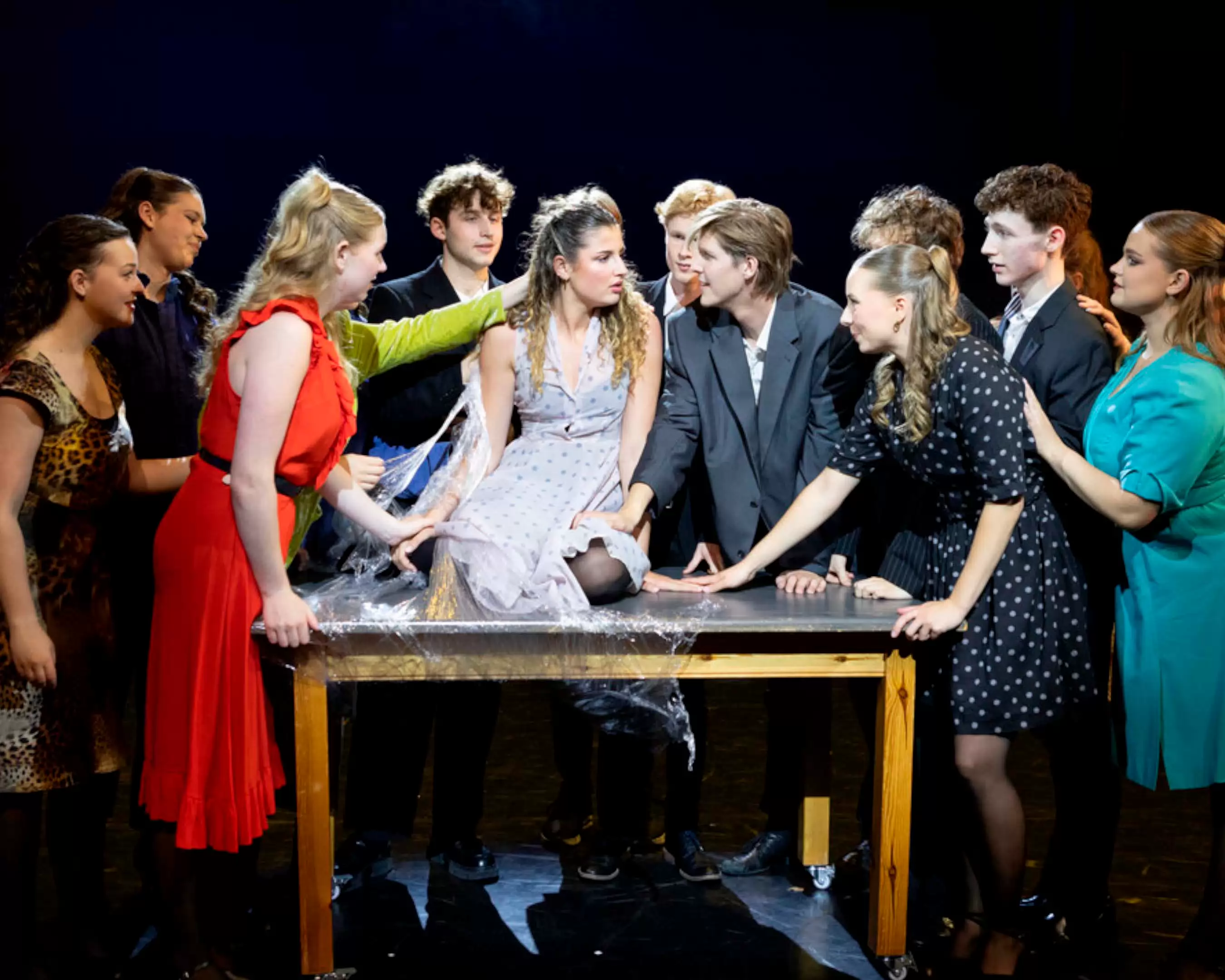 Foto van de groepsvoorstelling van Muziek- en musicaltheater 'De Dansende Woe-li meesters'