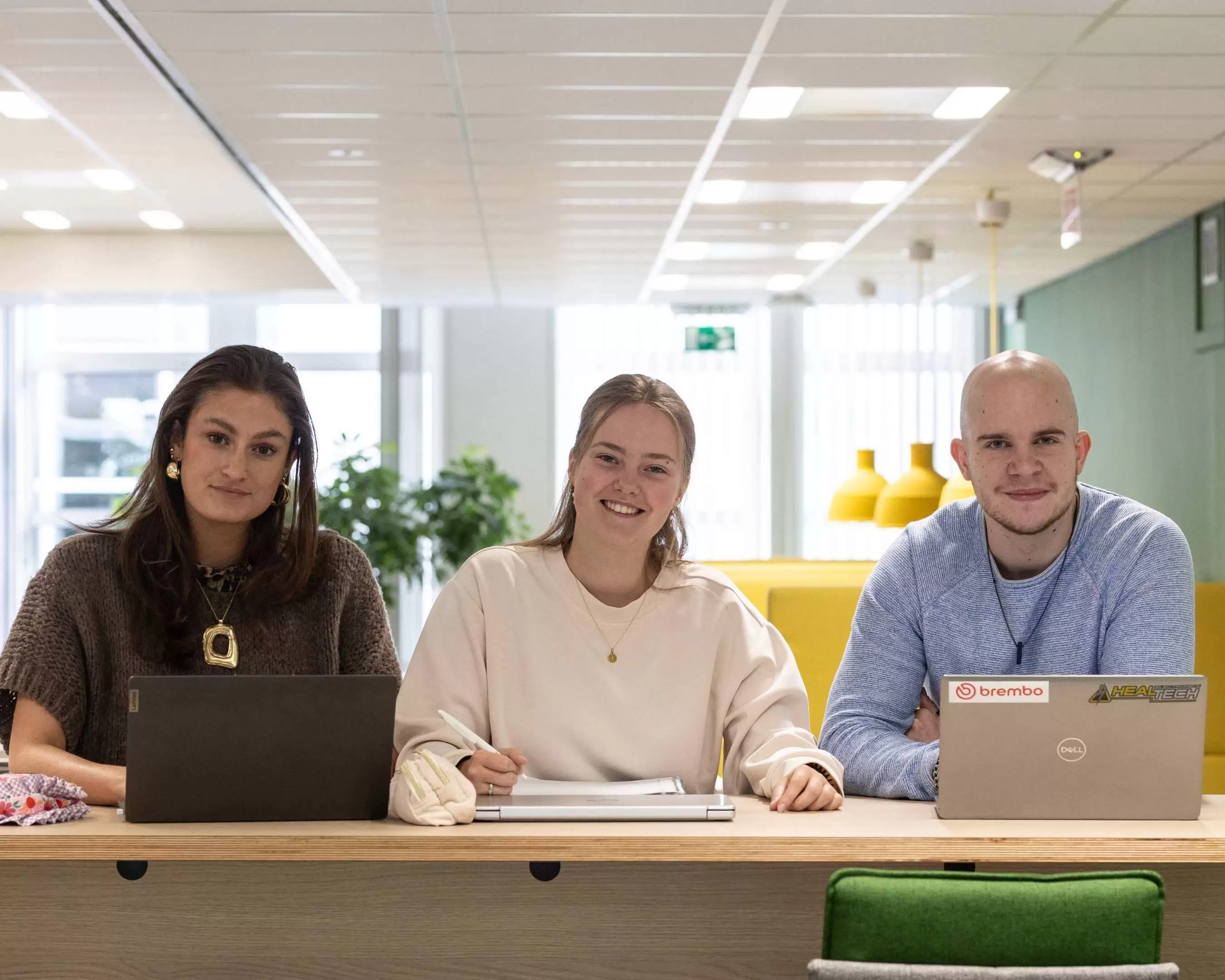 Studenten naast elkaar