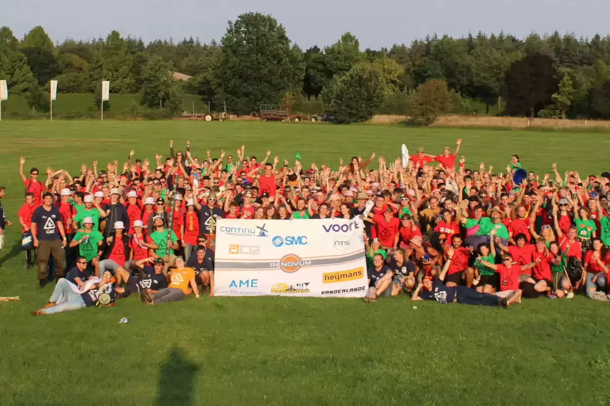 students celebrating during their introduction week