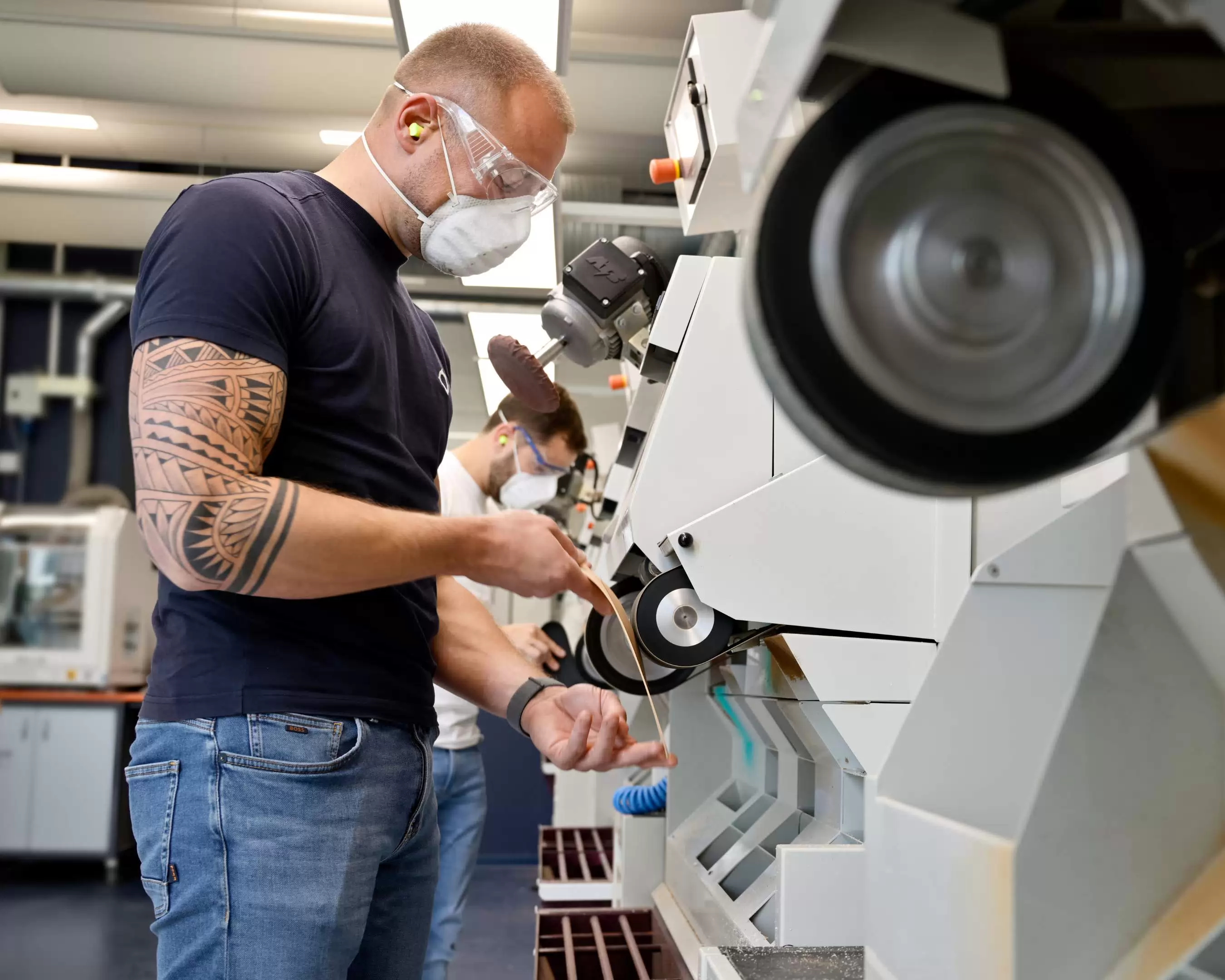 Twee podotherapeuten in de werkplaats