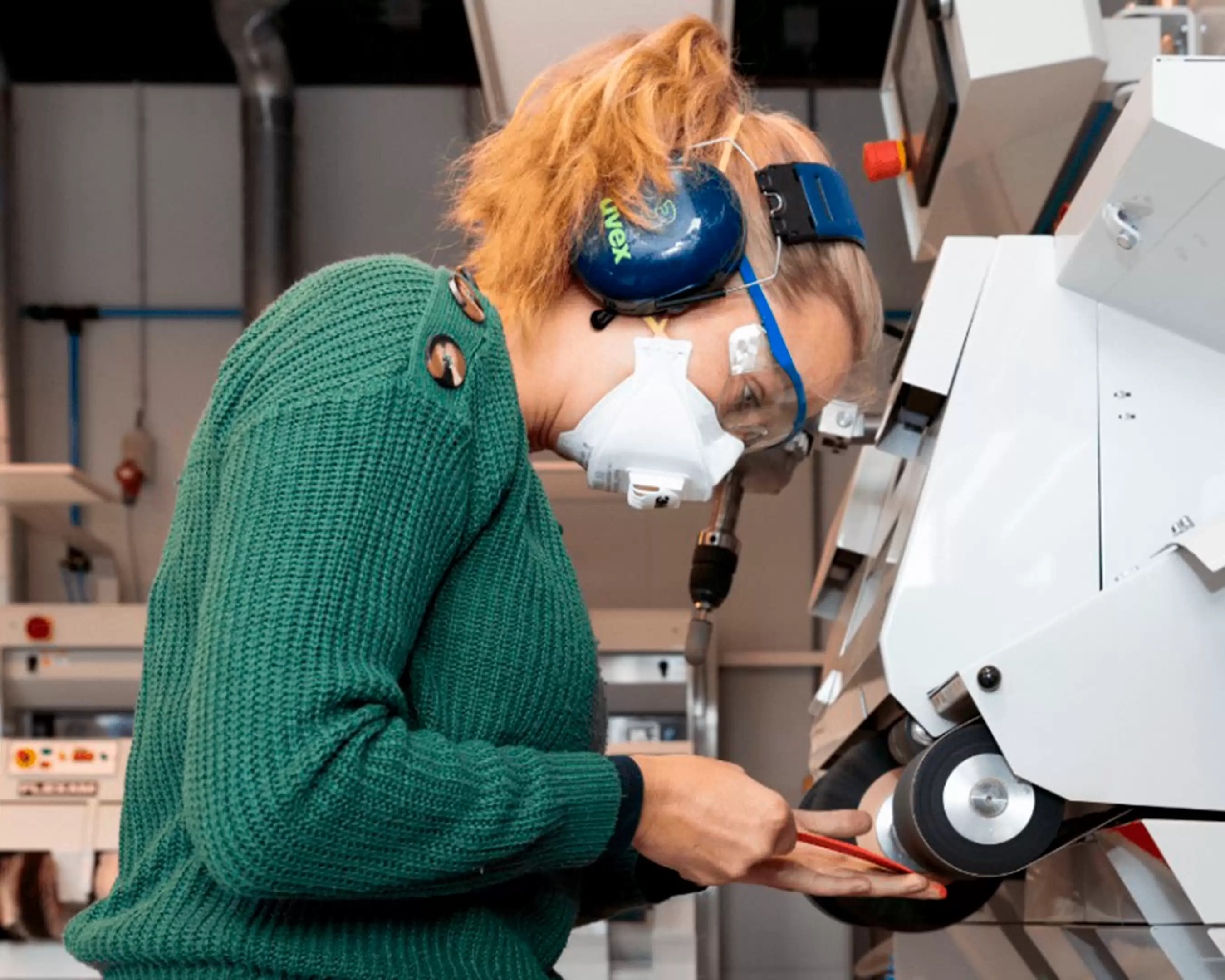 Podotherapeut aan het werk in werkplaats