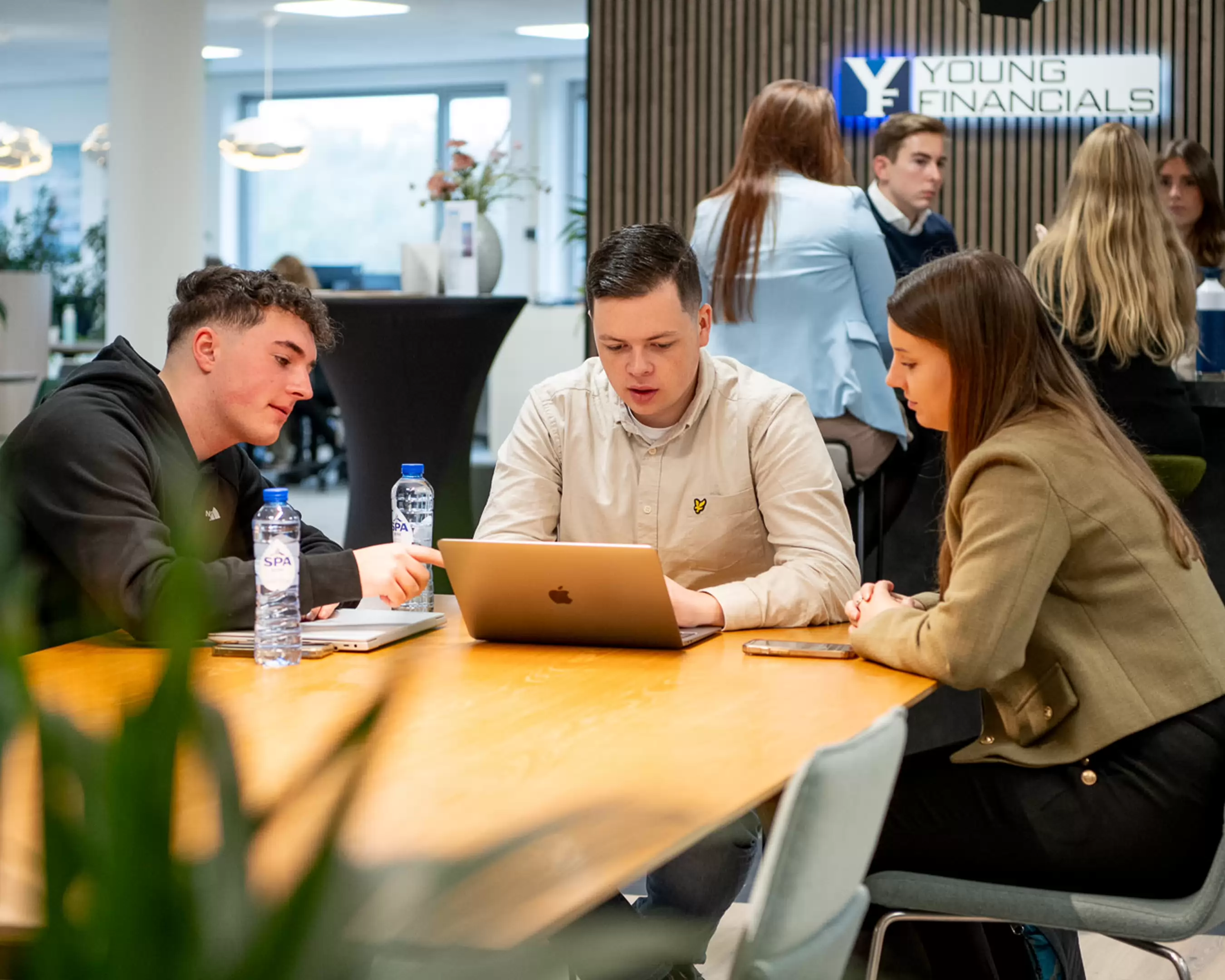 Fontys Finance & Control studenten tijdens een brainstormsessie