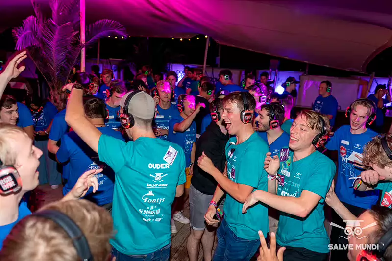 Feestende studenten Salve Mundi