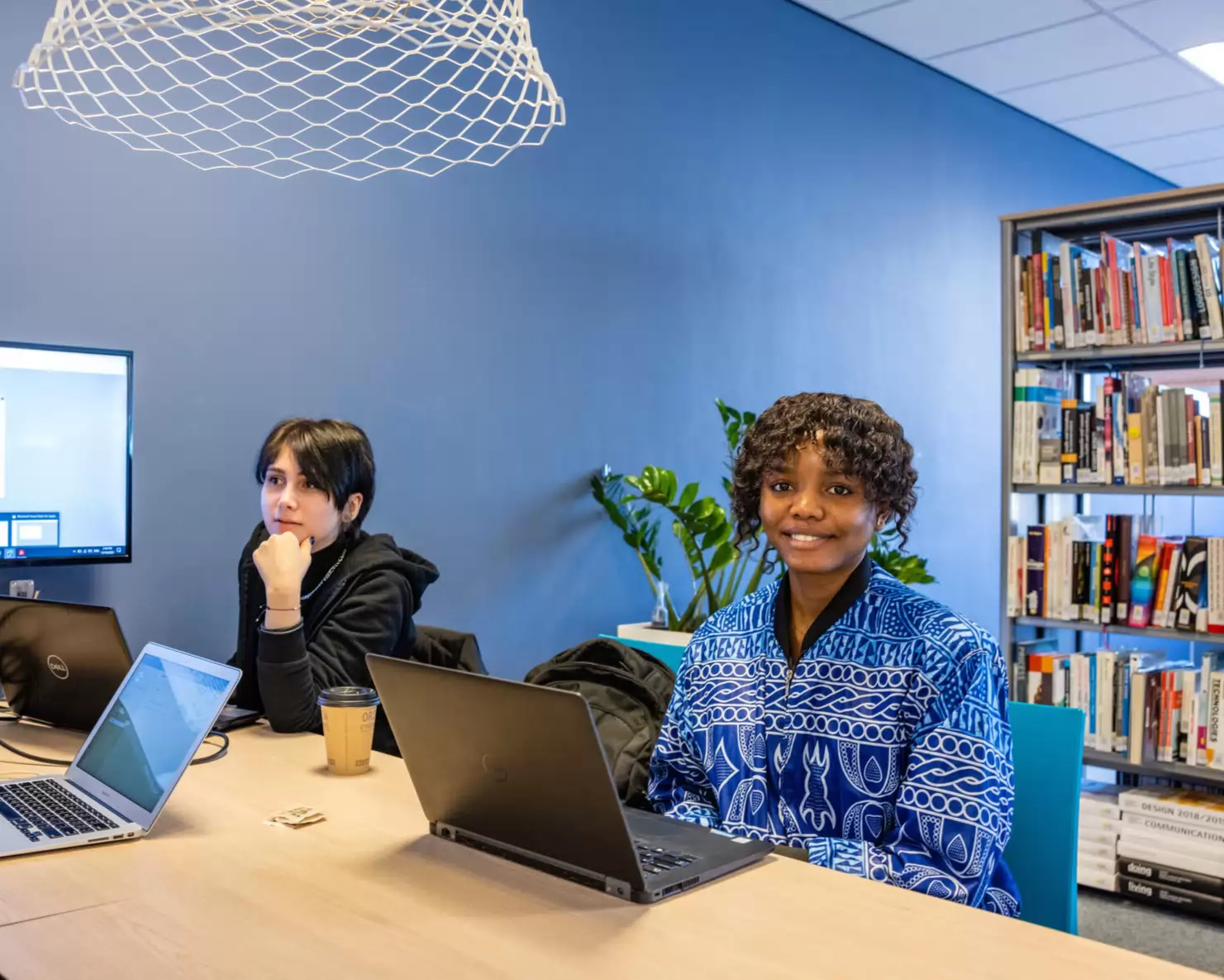 Fontys Commerci&euml;le Economie studenten aan het werk