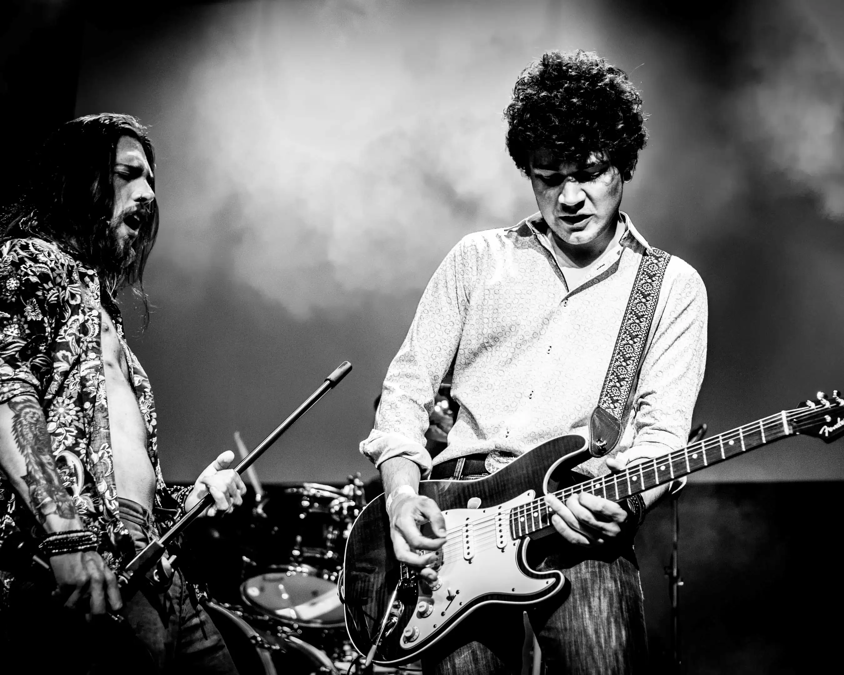 student speelt gitaar