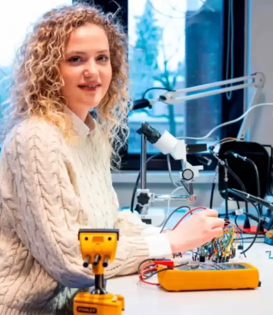 Student working on a quantum setup