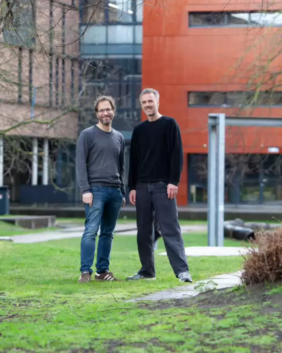 Falk Hubner (links) en Mark van  Bergen