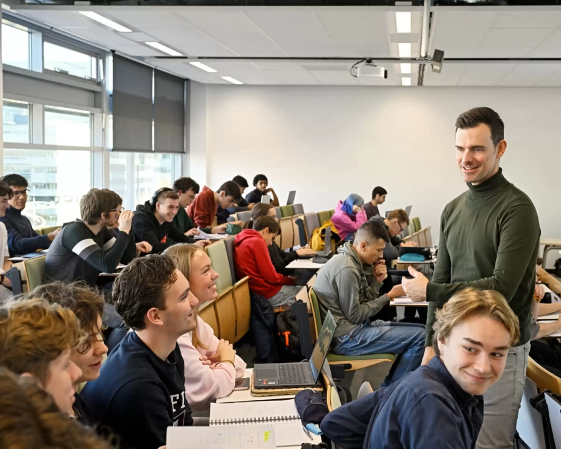 Studenten Toegepaste Wiskunde in een les