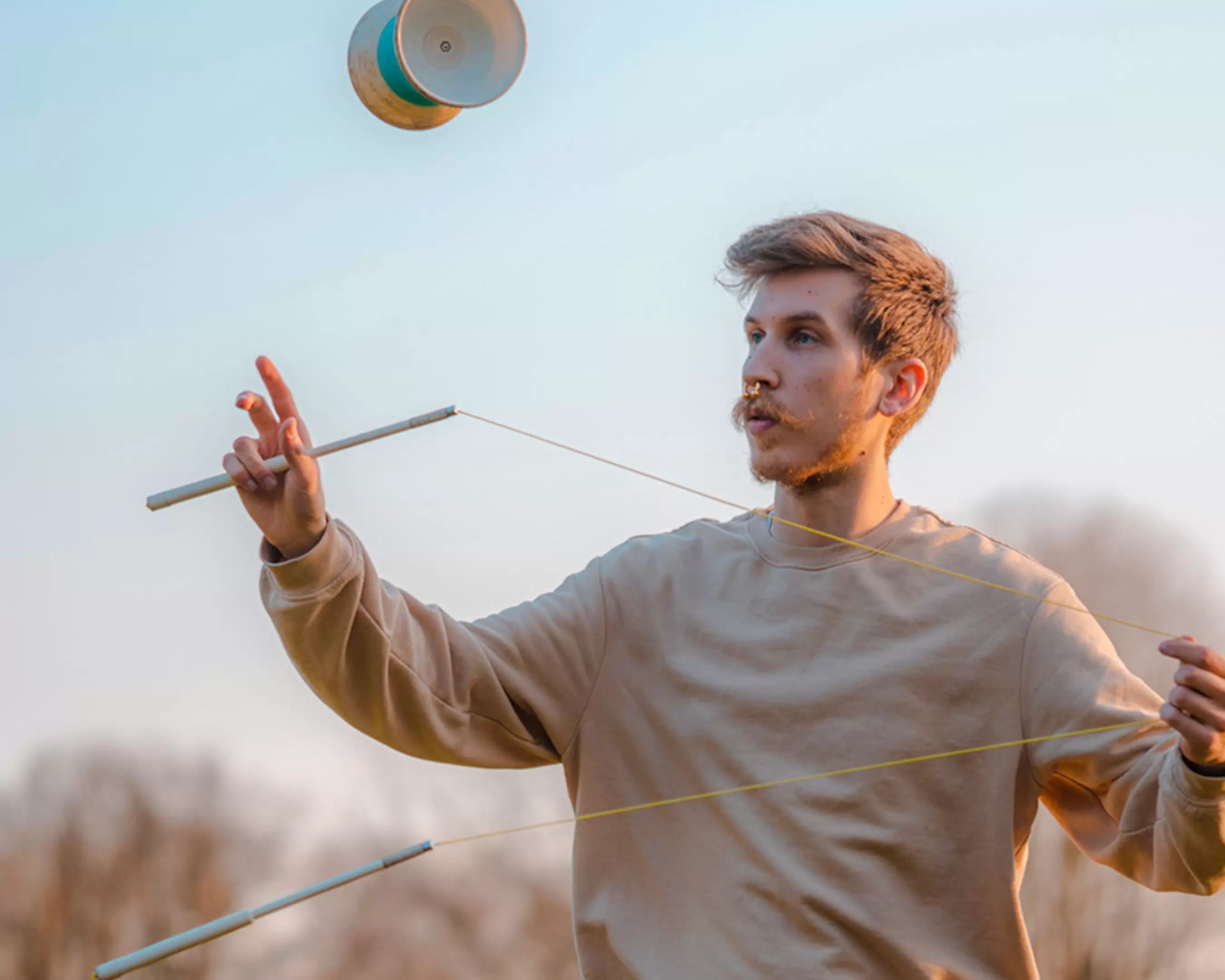A student from the bachelor programme Fontys Circus and Performance Art performs an act with the diabolo