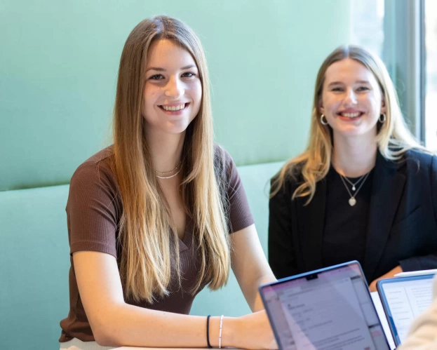 Studenten finance werken samen