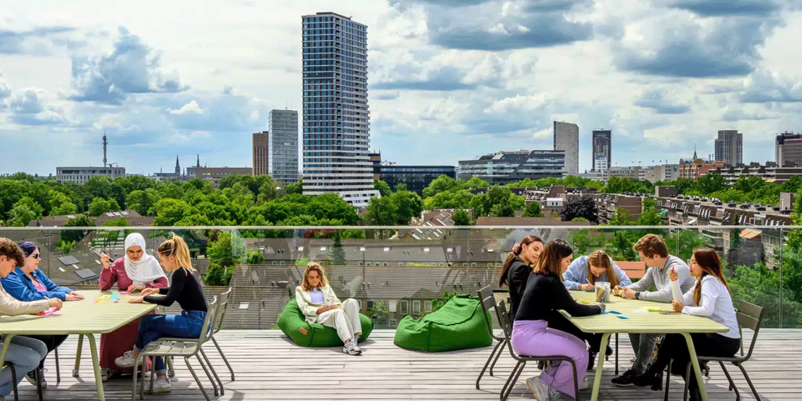 Studenten van de minor Smart Cities tijdens een opdracht