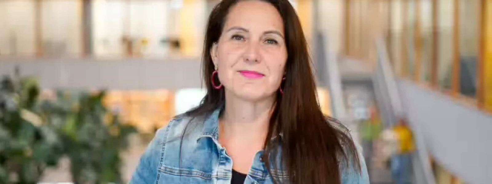 studiekeuzeadviseur vertelt over het adviesgesprek via Teams of telefoon