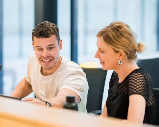 Studenten master Healthy Ageing (master Gezonde samenleving) overleggen
