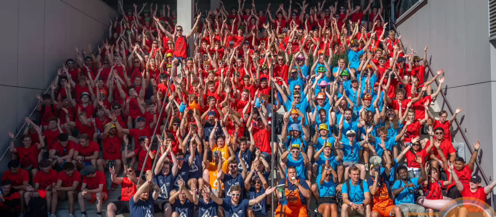 Deelnemers Introweek op trap