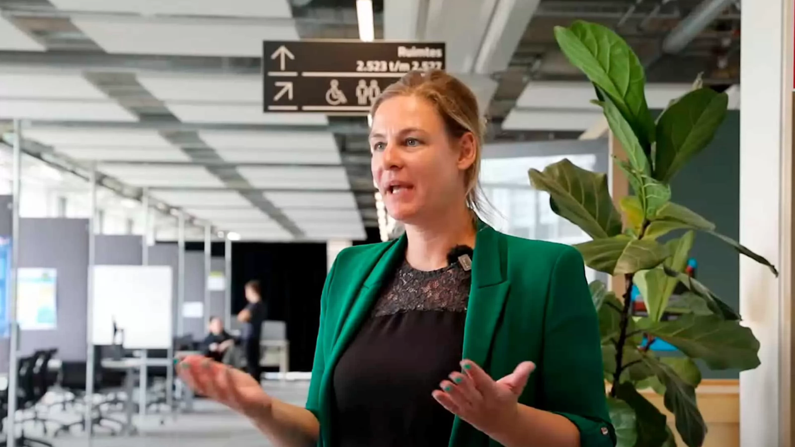In deze video legt locatiemanager van het FontysICT Innovatielab op StrijpT uit wat het cursusprogramma Accelerate IT bij Fontys ICT inhoudt.