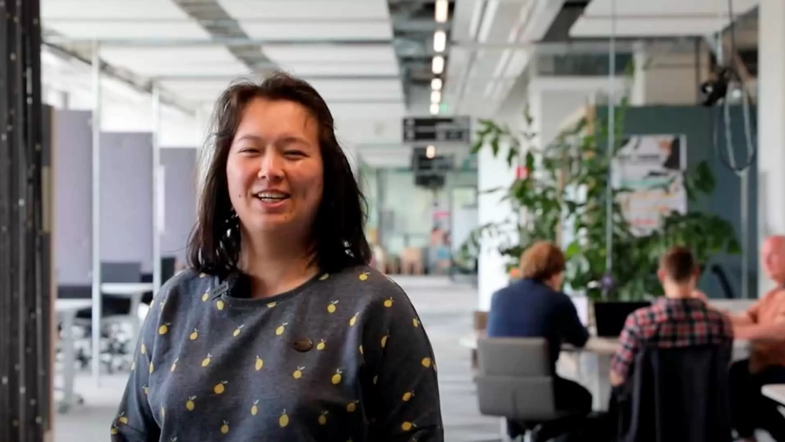 In deze video deelt cursist Lianne haar positieve ervaringen met de 18-weekse cursus Data Driven Business lab.