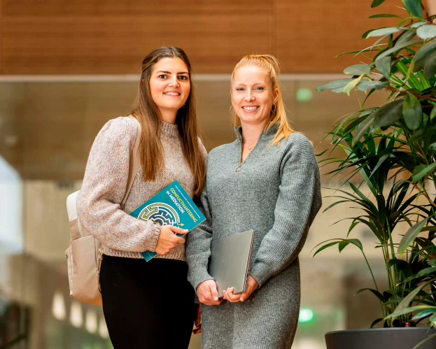 studenten ad sociaal werk deeltijd op school